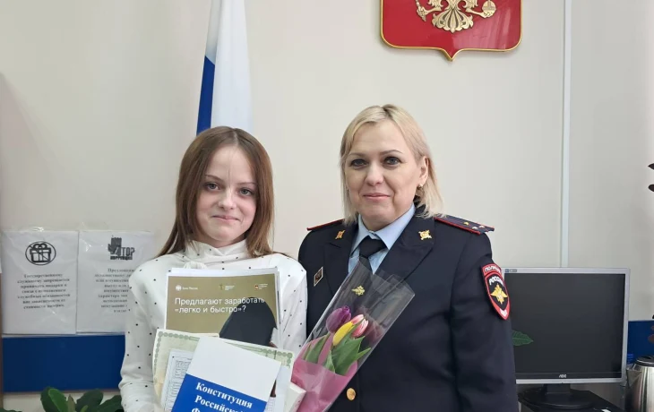 В Губахе в преддверии Международного женского дня юная жительница получила свой первый паспорт