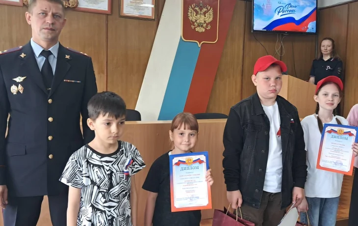В МО МВД России «Губахинский» прошло торжественное мероприятие, посвящённое Дню России В МО МВД России «Губахинский» прошло торжественное мероприятие, посвящённое Дню России